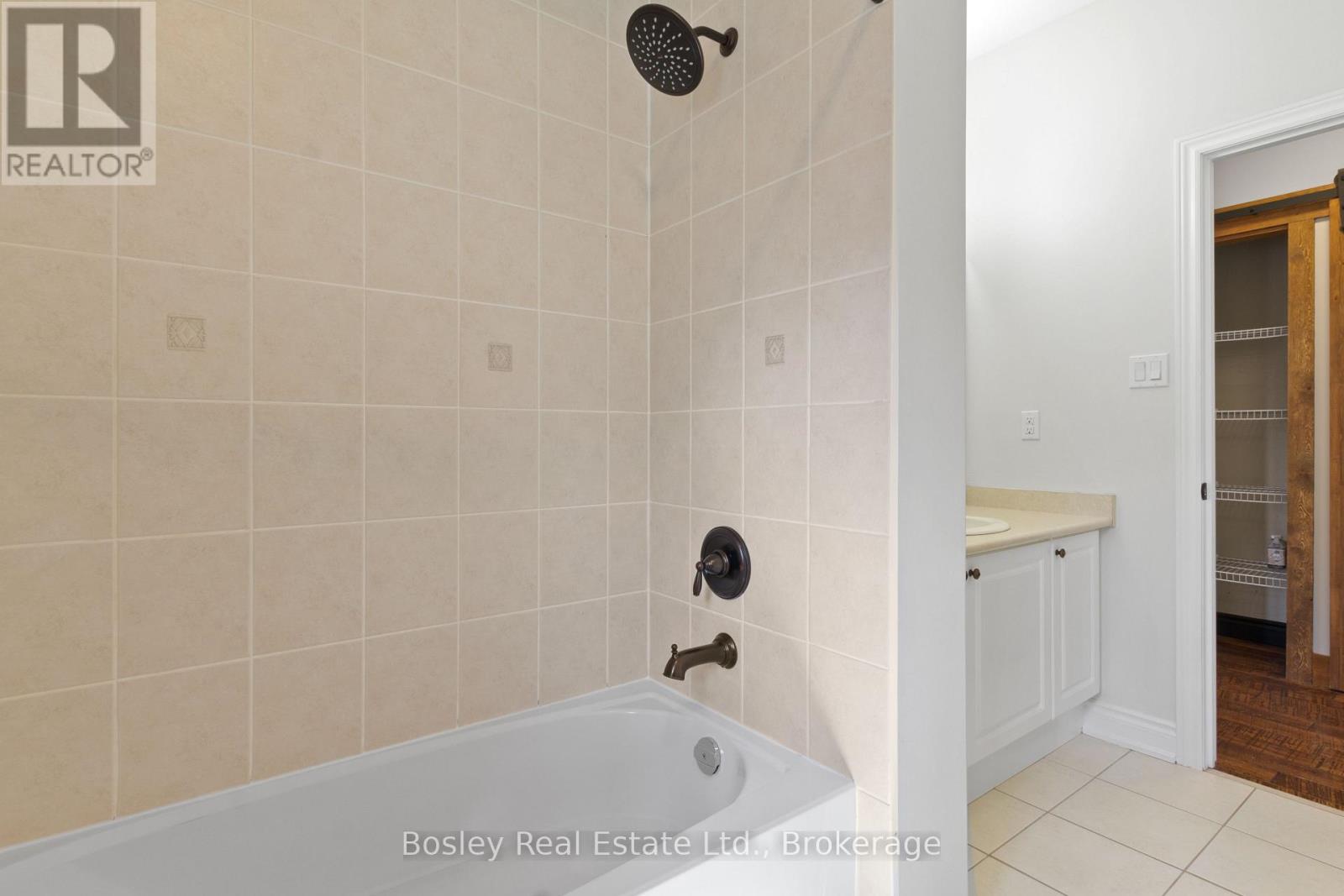 Upper - 13 Cooper Street, Collingwood, Ontario  L9Y 0W8 - Photo 14 - S12829988