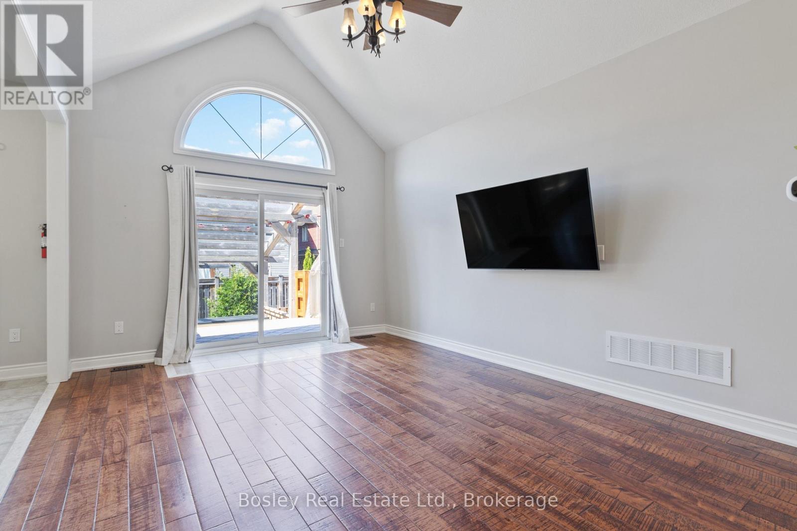 Upper - 13 Cooper Street, Collingwood, Ontario  L9Y 0W8 - Photo 17 - S12829988