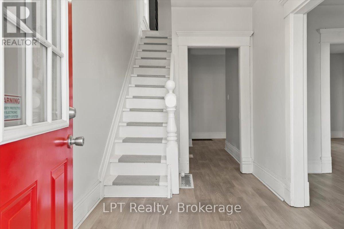 650 Armour Road, Peterborough, Ontario  K9H 1Z4 - Photo 3 - X12829962