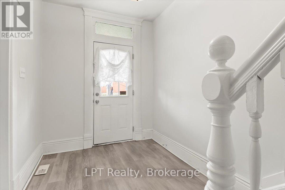 650 Armour Road, Peterborough, Ontario  K9H 1Z4 - Photo 4 - X12829962