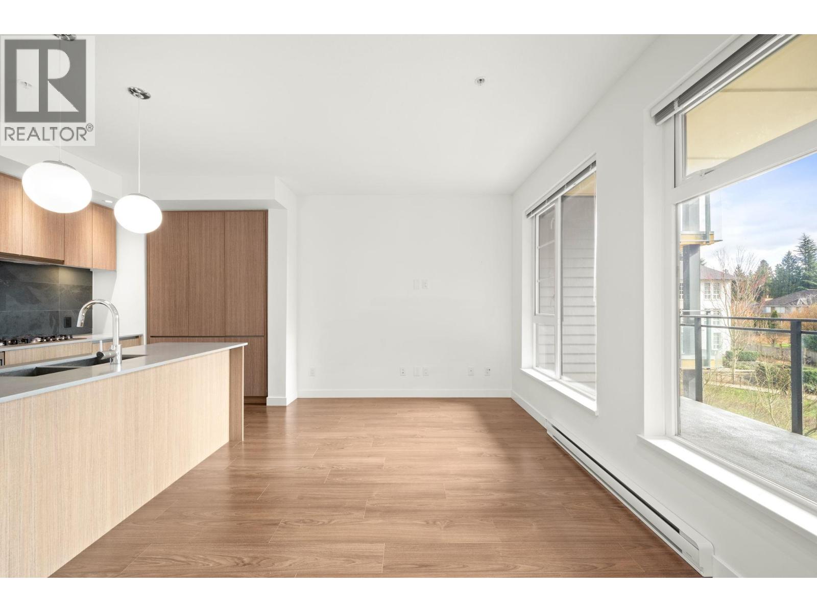 320 516 Foster Avenue, Coquitlam, British Columbia  V3J 0H8 - Photo 5 - R3093538