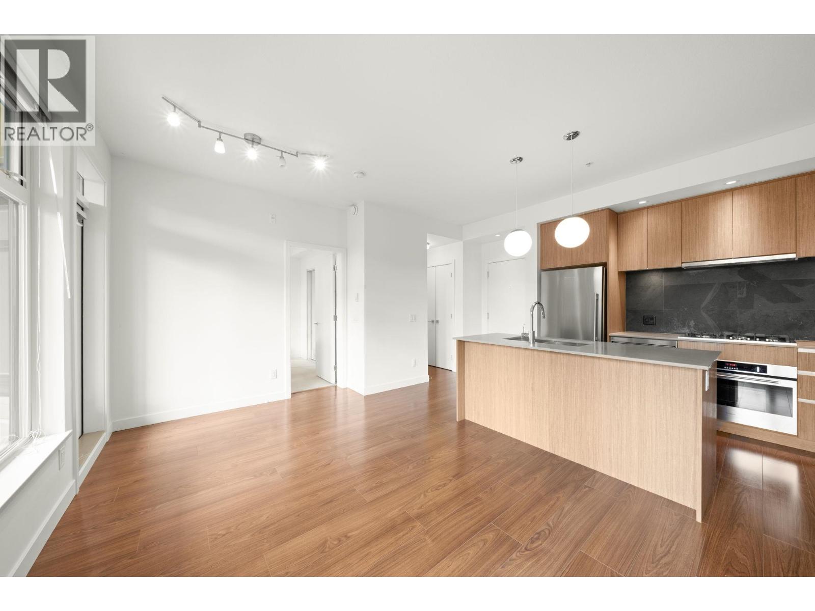 320 516 Foster Avenue, Coquitlam, British Columbia  V3J 0H8 - Photo 8 - R3093538