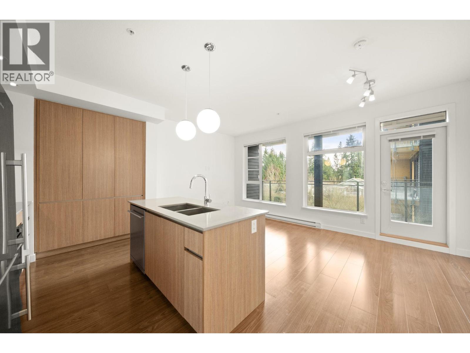 320 516 FOSTER AVENUE, Coquitlam, British Columbia