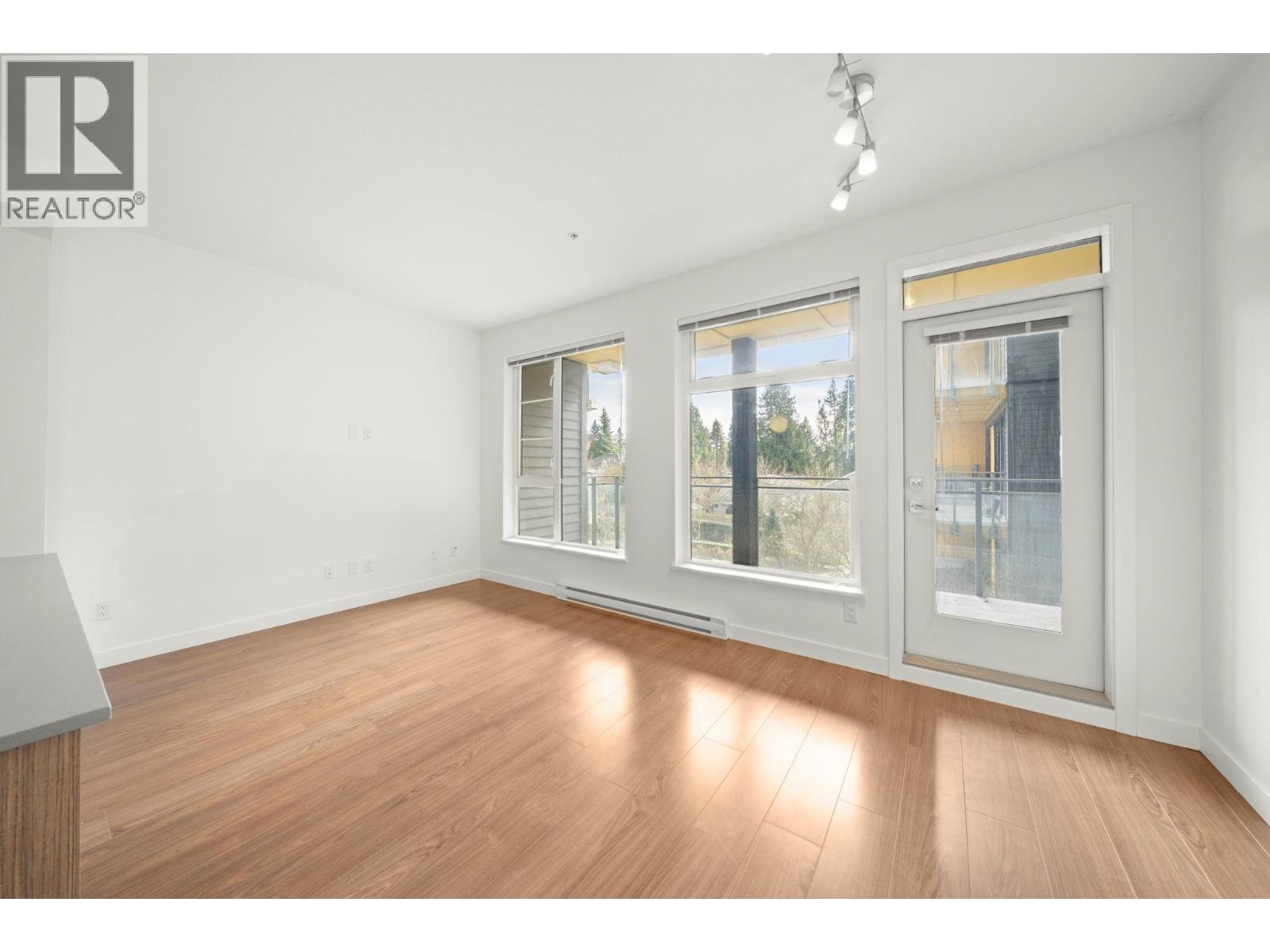 320 516 Foster Avenue, Coquitlam, British Columbia  V3J 0H8 - Photo 6 - R3093538