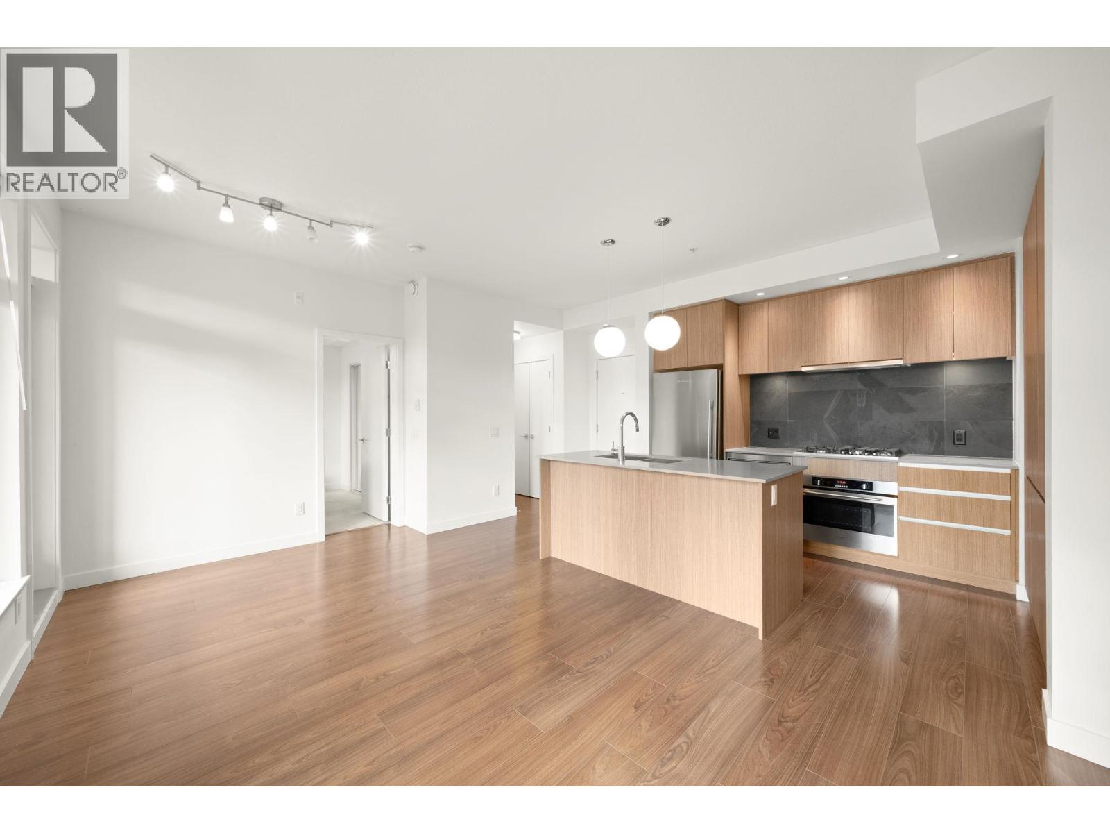 320 516 Foster Avenue, Coquitlam, British Columbia  V3J 0H8 - Photo 10 - R3093538