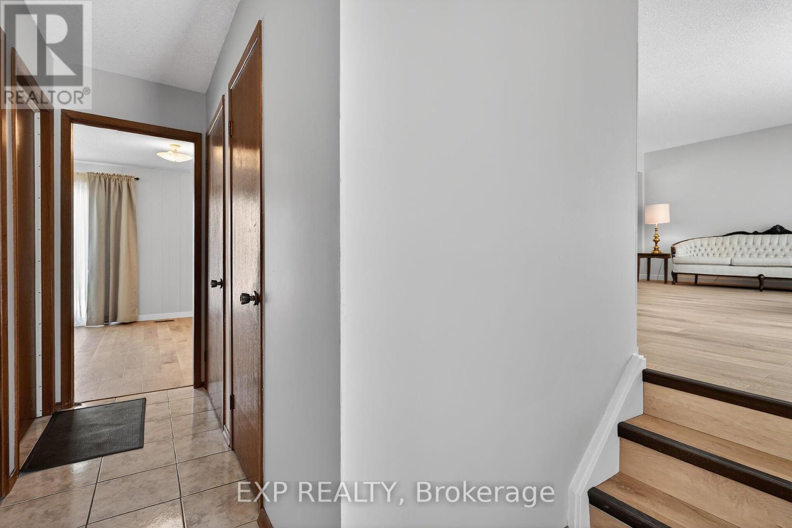 67 St Clair Court, London South, Ontario  N6J 3W1 - Photo 2 - X12829960