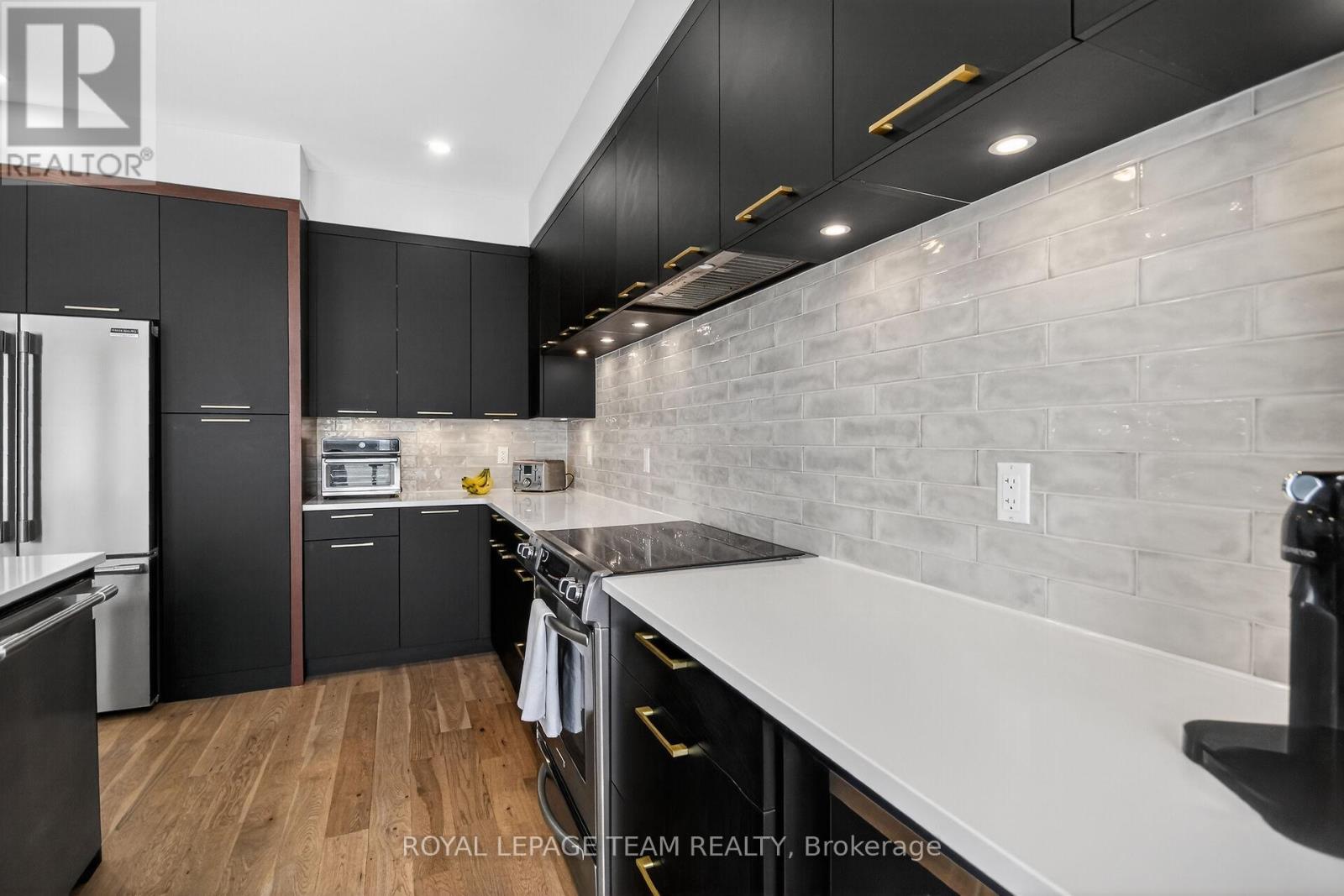 988 Beckton Heights, Ottawa, Ontario K2S 2X6 - Photo 5 - X12829980