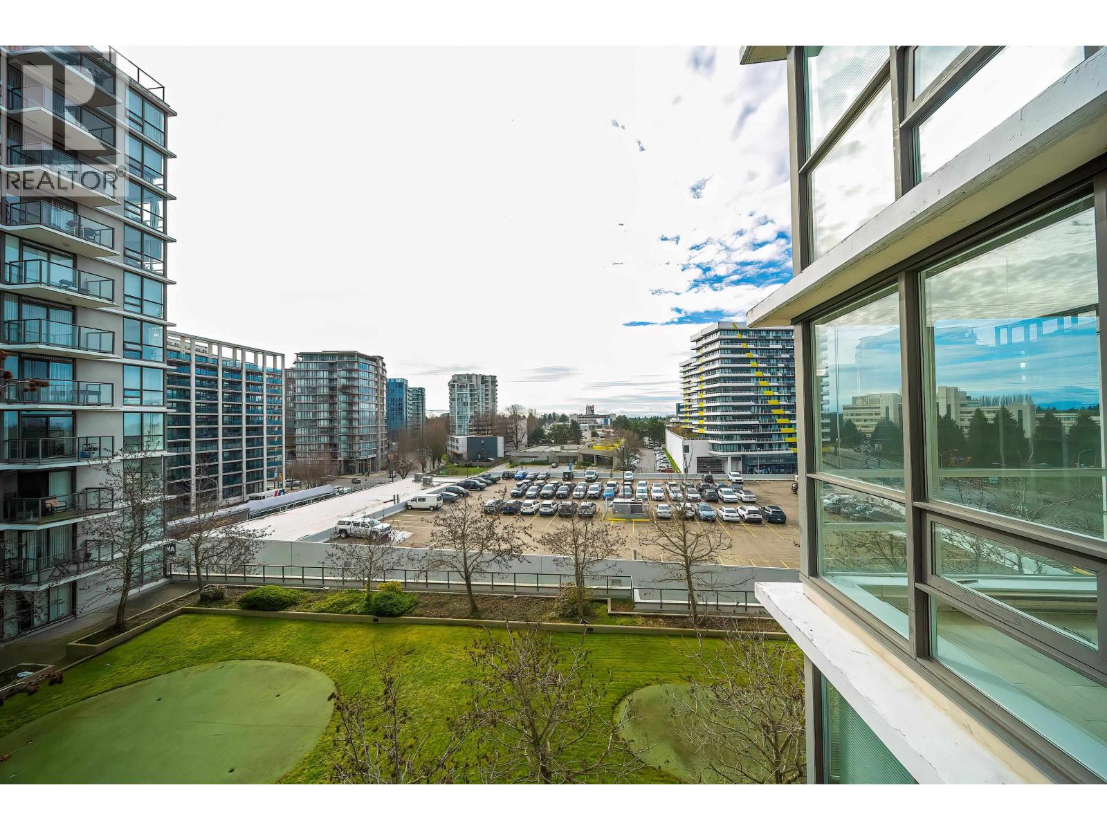 Listing Picture 23 of 37 : 806 7555 ALDERBRIDGE WAY, Richmond / 烈治文 - 魯藝地產 Yvonne Lu Group - MLS Medallion Club Member