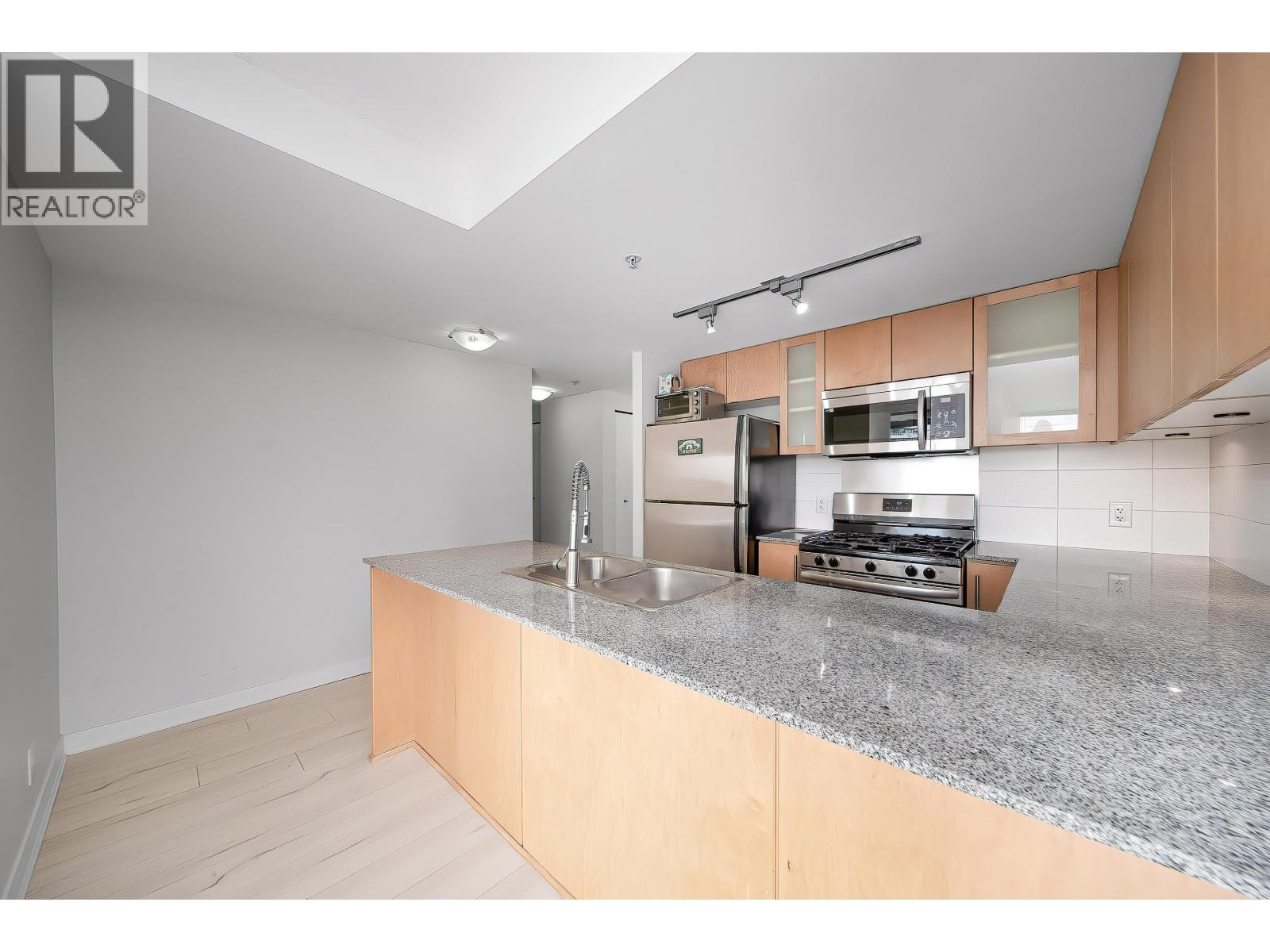 Listing Picture 12 of 37 : 806 7555 ALDERBRIDGE WAY, Richmond / 烈治文 - 魯藝地產 Yvonne Lu Group - MLS Medallion Club Member