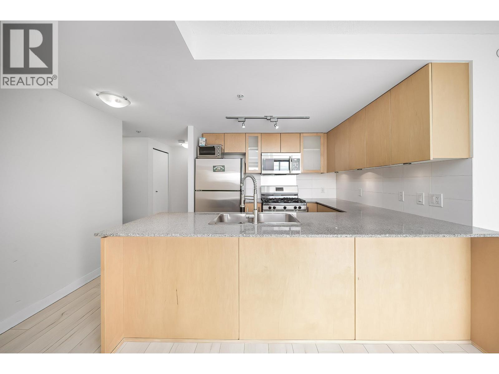 Listing Picture 13 of 37 : 806 7555 ALDERBRIDGE WAY, Richmond / 烈治文 - 魯藝地產 Yvonne Lu Group - MLS Medallion Club Member