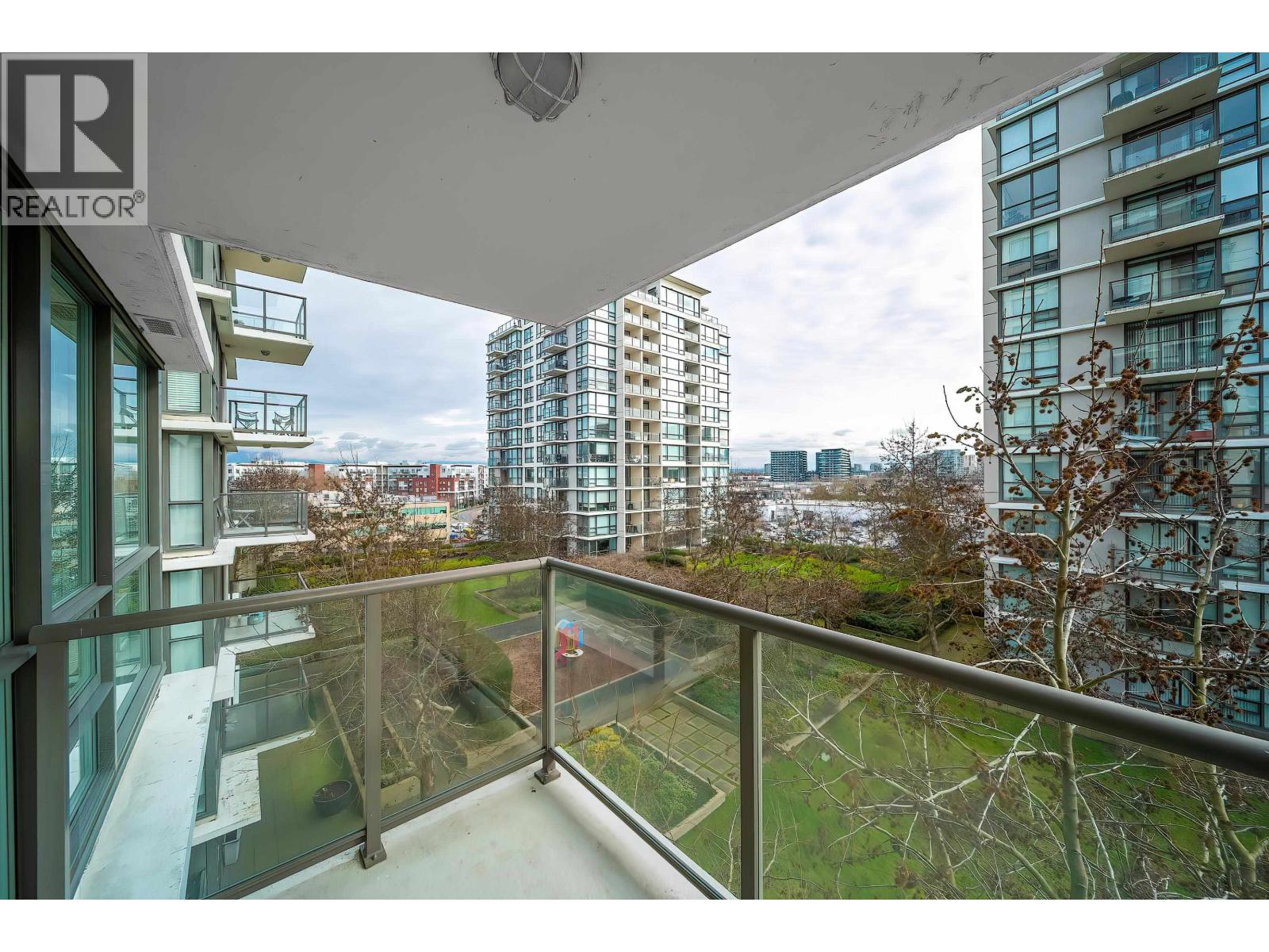 Listing Picture 26 of 37 : 806 7555 ALDERBRIDGE WAY, Richmond / 烈治文 - 魯藝地產 Yvonne Lu Group - MLS Medallion Club Member