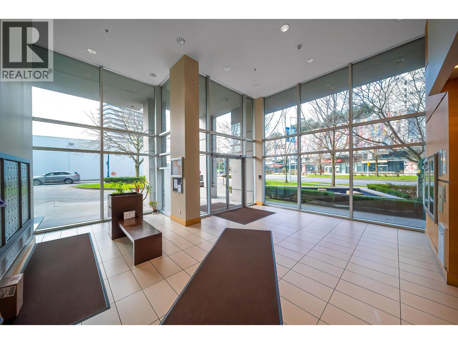 Listing Picture 27 of 37 : 806 7555 ALDERBRIDGE WAY, Richmond / 烈治文 - 魯藝地產 Yvonne Lu Group - MLS Medallion Club Member