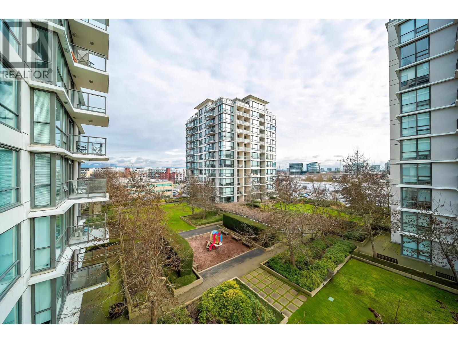 Listing Picture 32 of 37 : 806 7555 ALDERBRIDGE WAY, Richmond / 烈治文 - 魯藝地產 Yvonne Lu Group - MLS Medallion Club Member