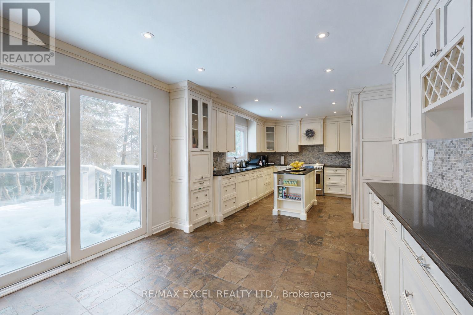 67 Rose Green Drive, Vaughan, Ontario  L4J 4R5 - Photo 5 - N12829922