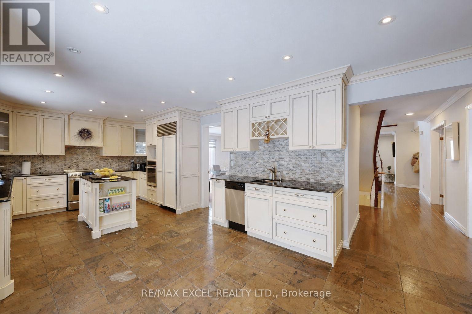 67 Rose Green Drive, Vaughan, Ontario  L4J 4R5 - Photo 6 - N12829922