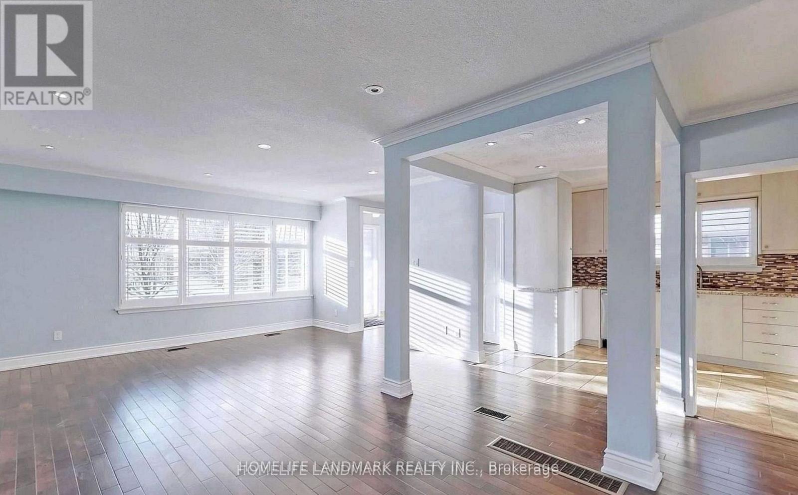 381 Osiris Drive, Richmond Hill, Ontario  L4C 2P6 - Photo 2 - N12829924