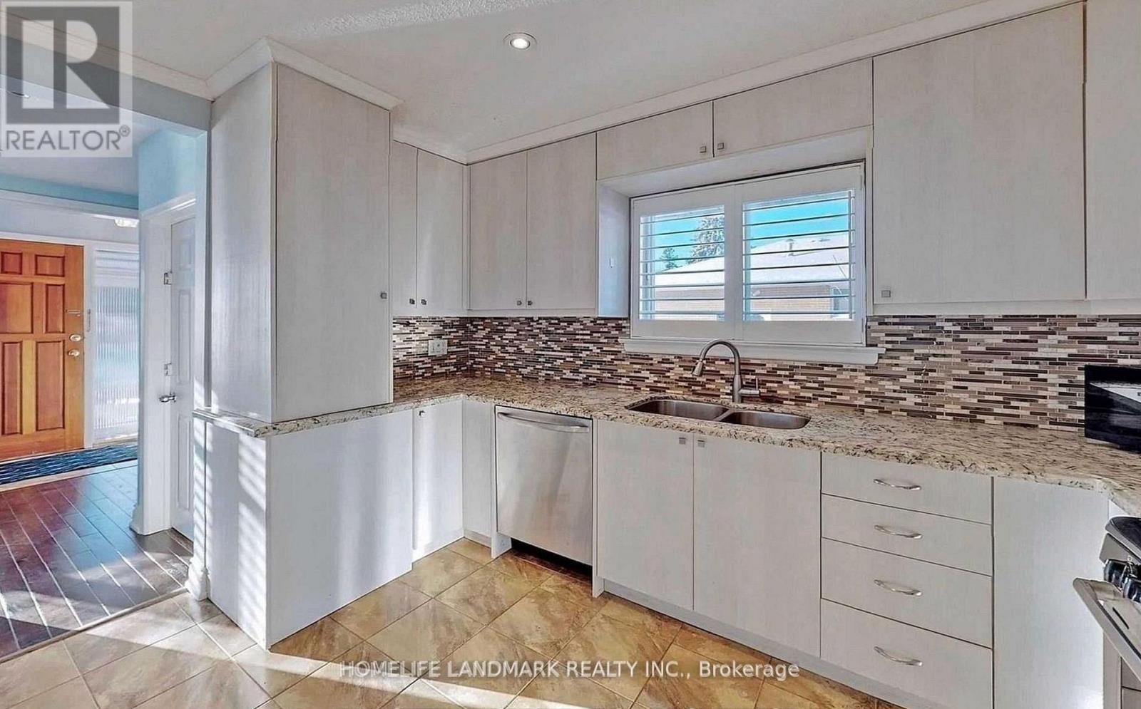 381 Osiris Drive, Richmond Hill, Ontario  L4C 2P6 - Photo 4 - N12829924