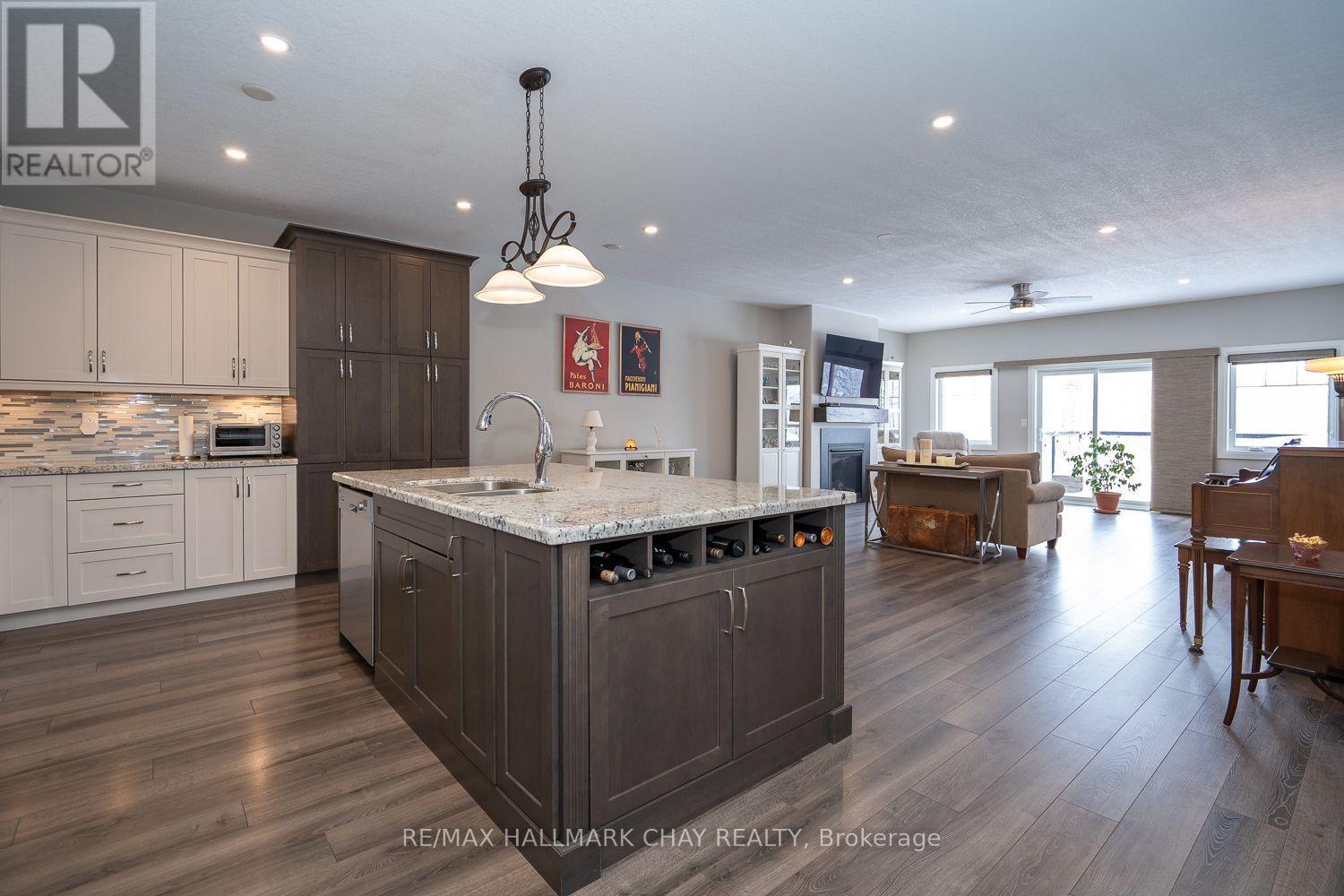 54 Landscape Drive, Oro-Medonte, Ontario  L0L 2L0 - Photo 10 - S12817826