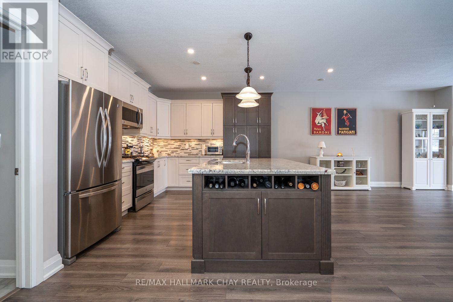 54 Landscape Drive, Oro-Medonte, Ontario  L0L 2L0 - Photo 12 - S12817826