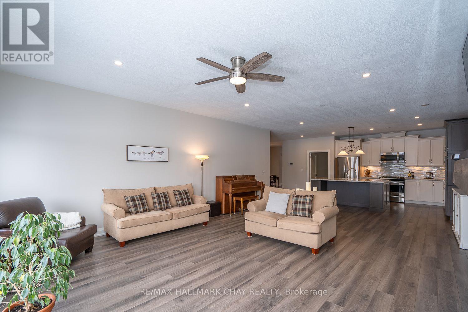 54 Landscape Drive, Oro-Medonte, Ontario  L0L 2L0 - Photo 18 - S12817826