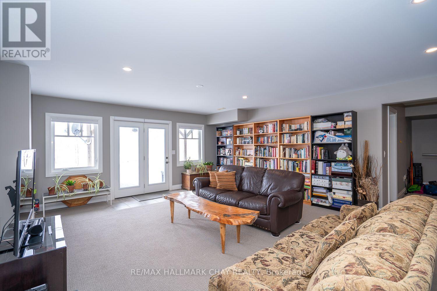 54 Landscape Drive, Oro-Medonte, Ontario  L0L 2L0 - Photo 39 - S12817826