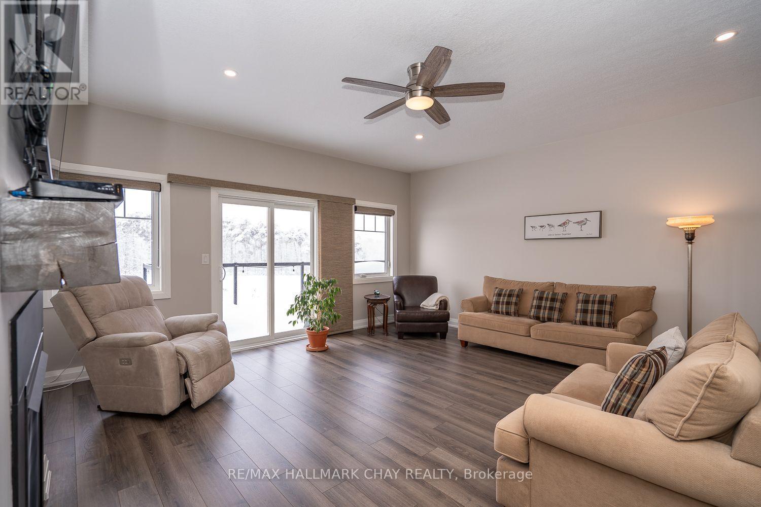 54 Landscape Drive, Oro-Medonte, Ontario  L0L 2L0 - Photo 17 - S12817826