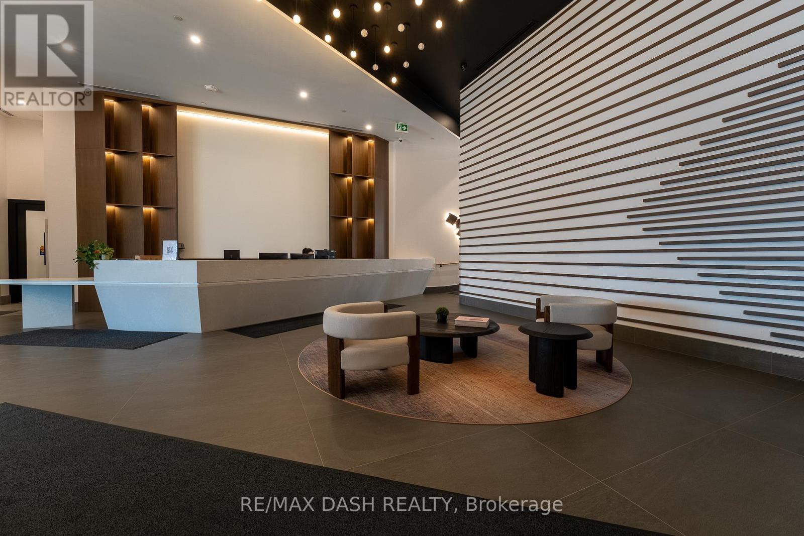 422 - 1037 The Queensway Avenue, Toronto, Ontario  M8Z 0H4 - Photo 2 - W12829942