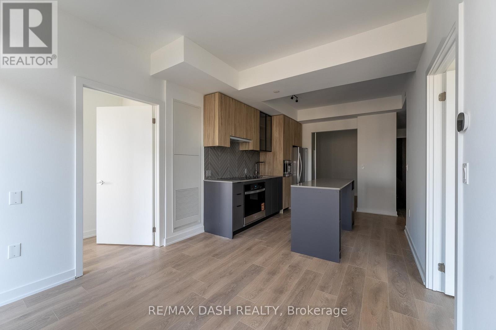 422 - 1037 The Queensway Avenue, Toronto, Ontario  M8Z 0H4 - Photo 7 - W12829942