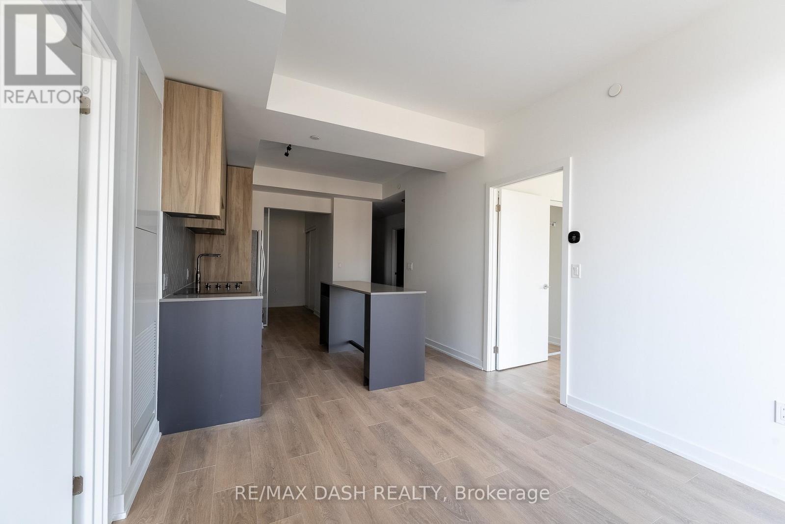 422 - 1037 The Queensway Avenue, Toronto, Ontario  M8Z 0H4 - Photo 8 - W12829942