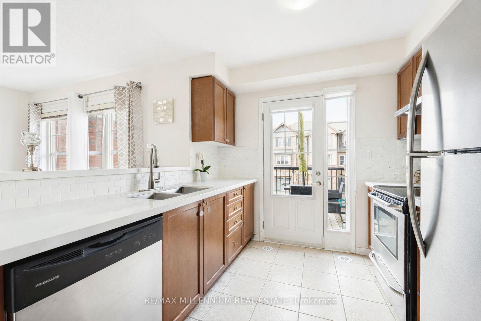 53 Colonel Frank Ching Crescent N, Brampton, Ontario  L6Y 5W5 - Photo 8 - W12829970