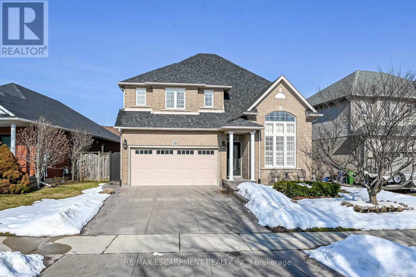 38 Sunbeam Drive, Hamilton, Ontario  L9B 2X9 - Photo 2 - X12829990