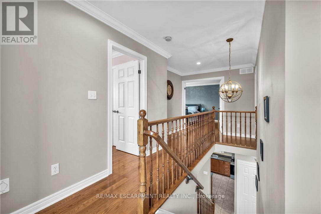 38 Sunbeam Drive, Hamilton, Ontario  L9B 2X9 - Photo 25 - X12829990