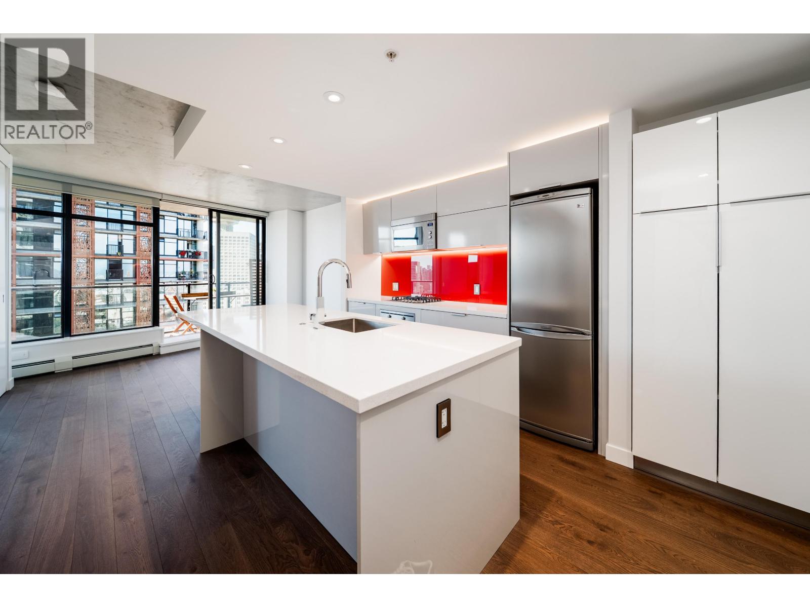 Listing Picture 8 of 34 : 2508 108 W CORDOVA STREET, Vancouver / 溫哥華 - 魯藝地產 Yvonne Lu Group - MLS Medallion Club Member