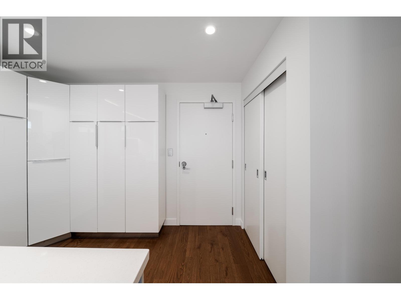 Listing Picture 14 of 34 : 2508 108 W CORDOVA STREET, Vancouver / 溫哥華 - 魯藝地產 Yvonne Lu Group - MLS Medallion Club Member