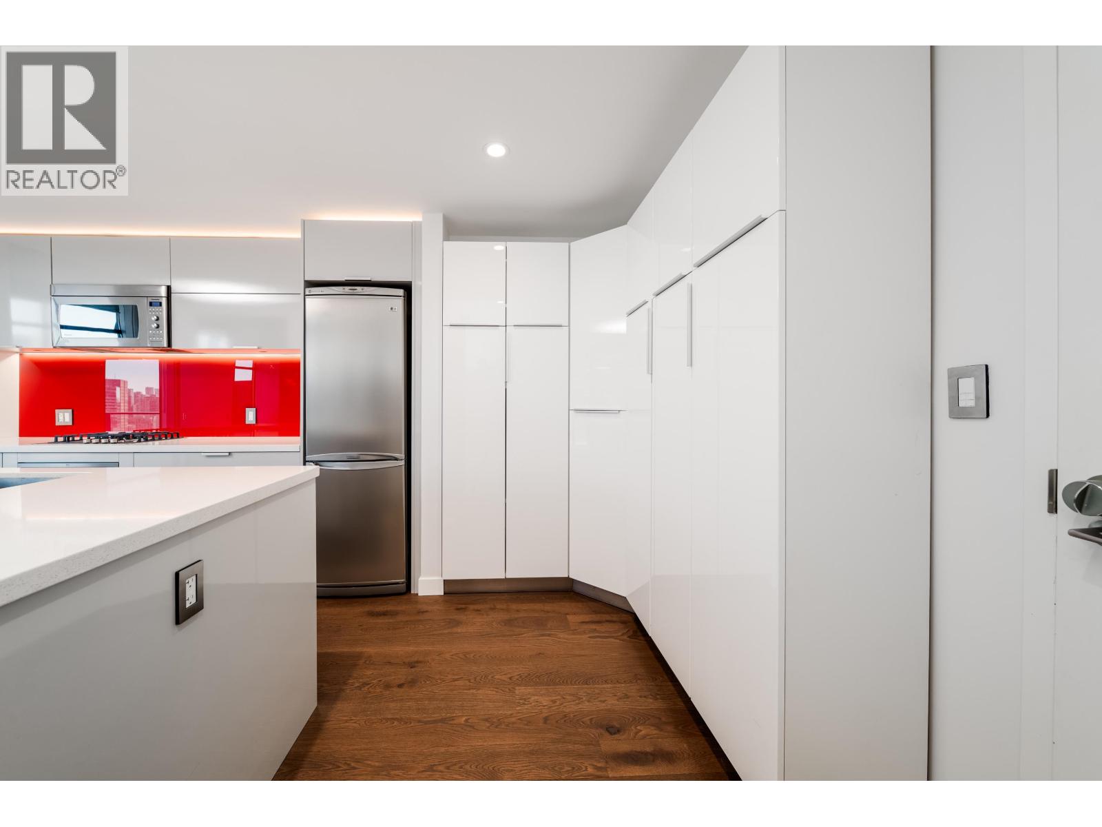 Listing Picture 13 of 34 : 2508 108 W CORDOVA STREET, Vancouver / 溫哥華 - 魯藝地產 Yvonne Lu Group - MLS Medallion Club Member