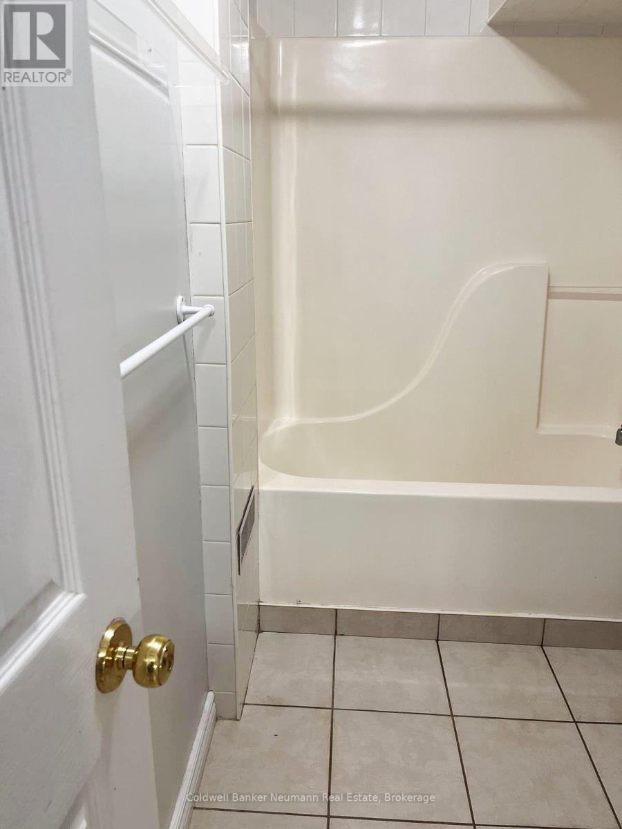 18 Carrington Place, Guelph, Ontario  N1G 5C2 - Photo 11 - X12830004