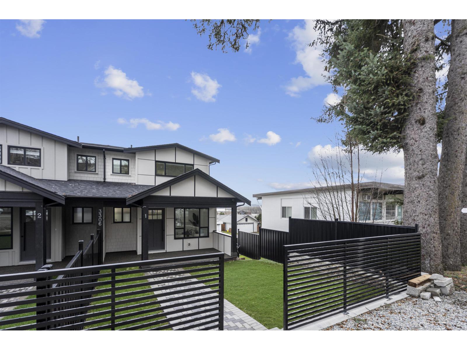 33062 4th Avenue, Mission, British Columbia  V2V 1S5 - Photo 2 - R3092189