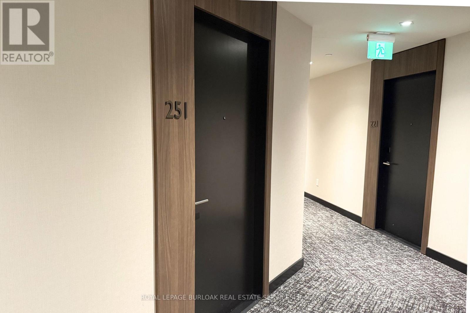 251 - 2501 Saw Whet Boulevard, Oakville, Ontario  L6M 5N2 - Photo 2 - W12638266