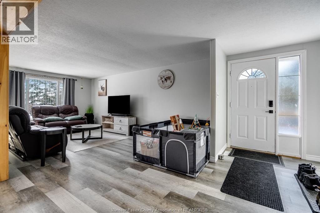 302 Summerset Avenue, Kingsville, Ontario  N9Y 2B9 - Photo 3 - 26002927