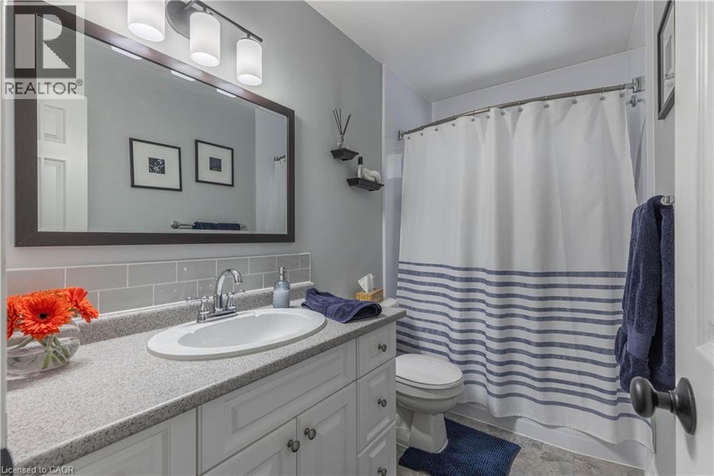 8225 Paddock Trail Drive, Niagara Falls, Ontario  L2H 1X1 - Photo 12 - 40808174