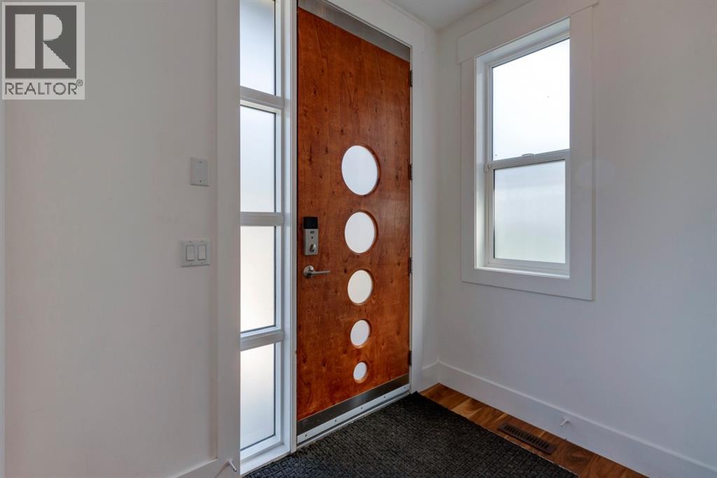 2329a Osborne Crescent Sw, Calgary, Alberta  T2T 0Y7 - Photo 3 - A2289471