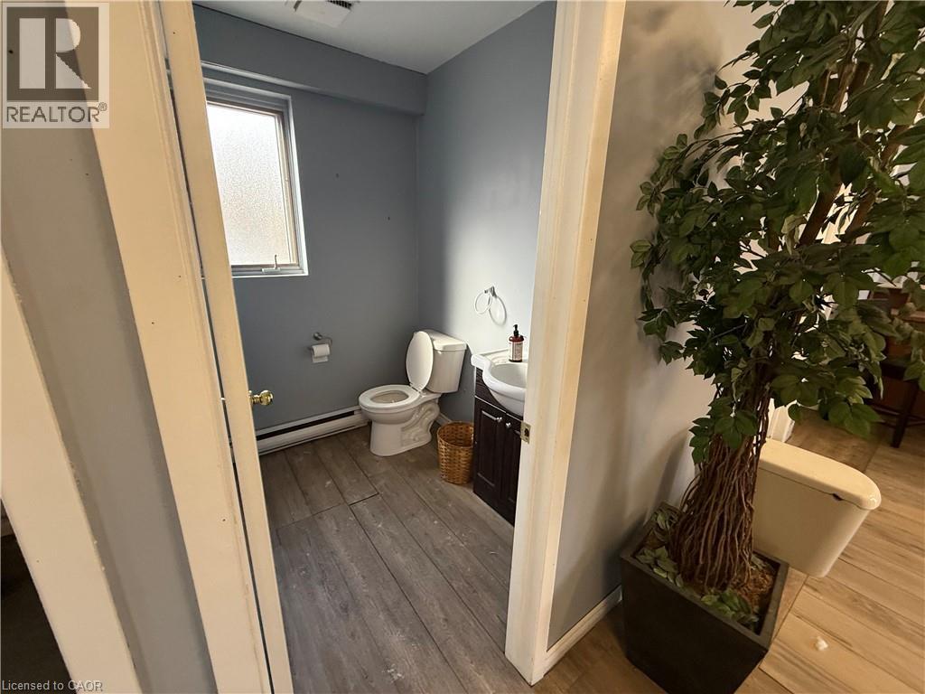 271 Dundas Street, Woodstock, Ontario  N4S 1A9 - Photo 8 - 40808419