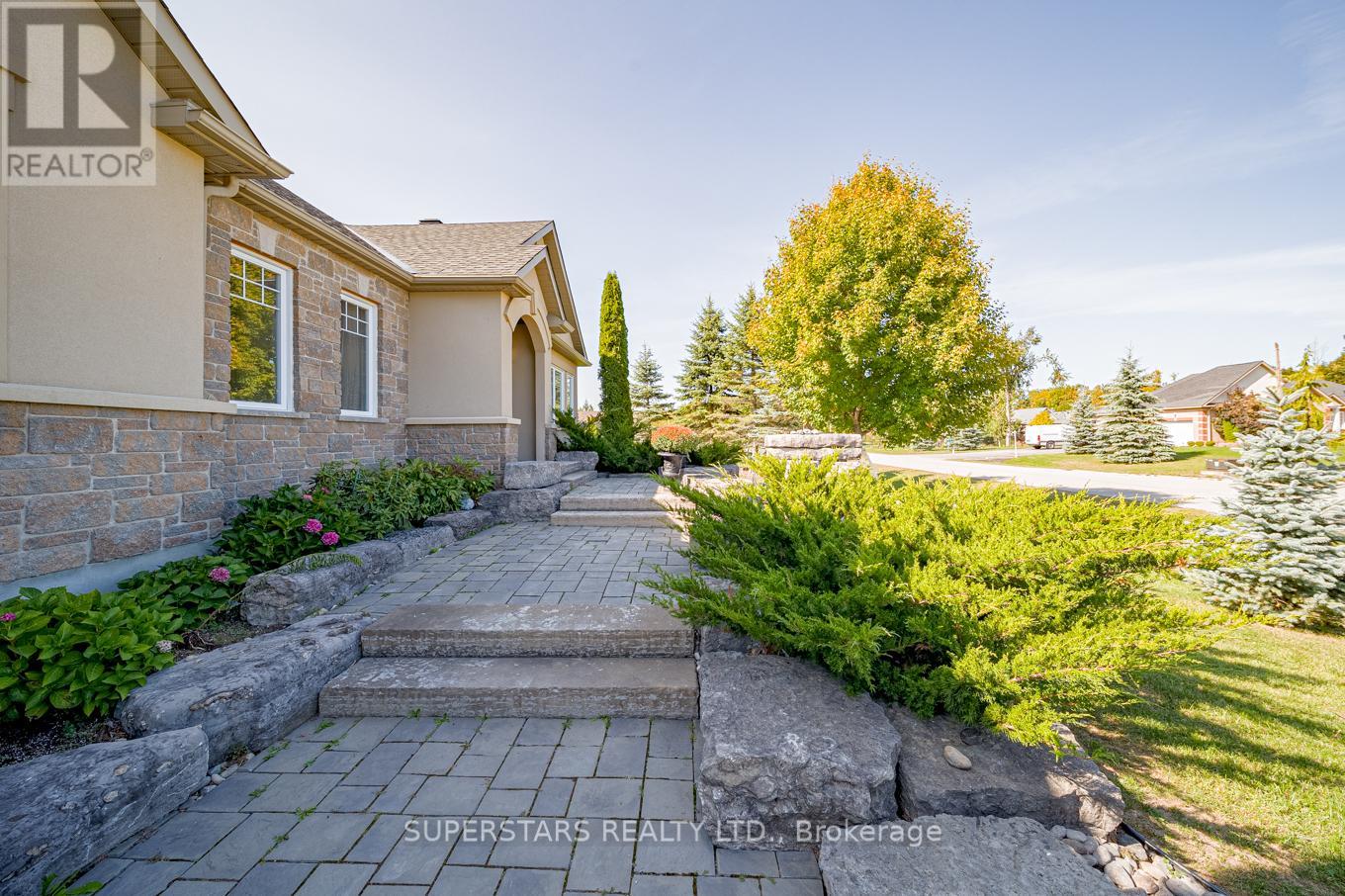 36 Red Oak Crescent, Oro-Medonte, Ontario  L0L 2L0 - Photo 2 - S12830002