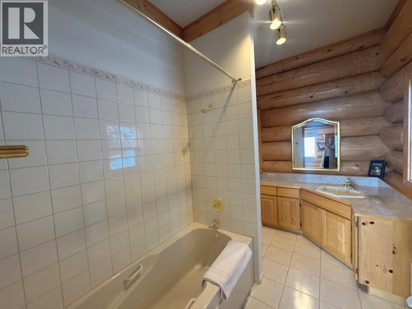 5289 Kallum Drive, 108 Mile Ranch, British Columbia  V0K 2Z0 - Photo 18 - R3094409