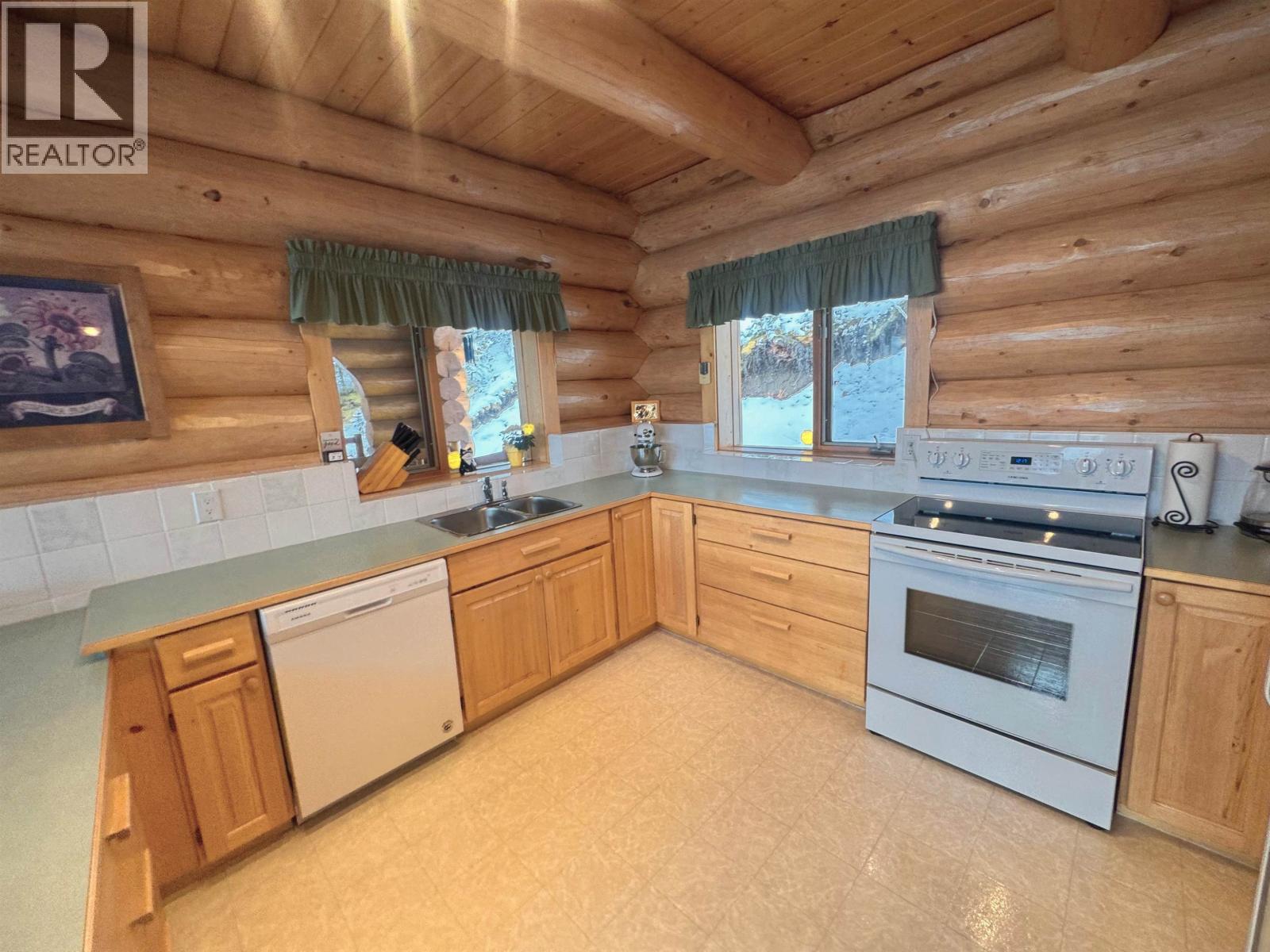 5289 Kallum Drive, 108 Mile Ranch, British Columbia  V0K 2Z0 - Photo 6 - R3094409