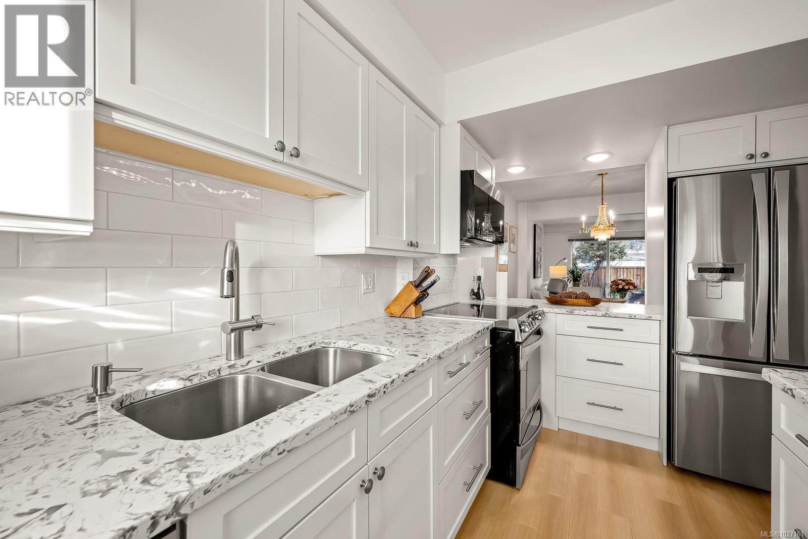 305 1537 Noel Ave, Comox, British Columbia  V9M 3H8 - Photo 2 - 1027161