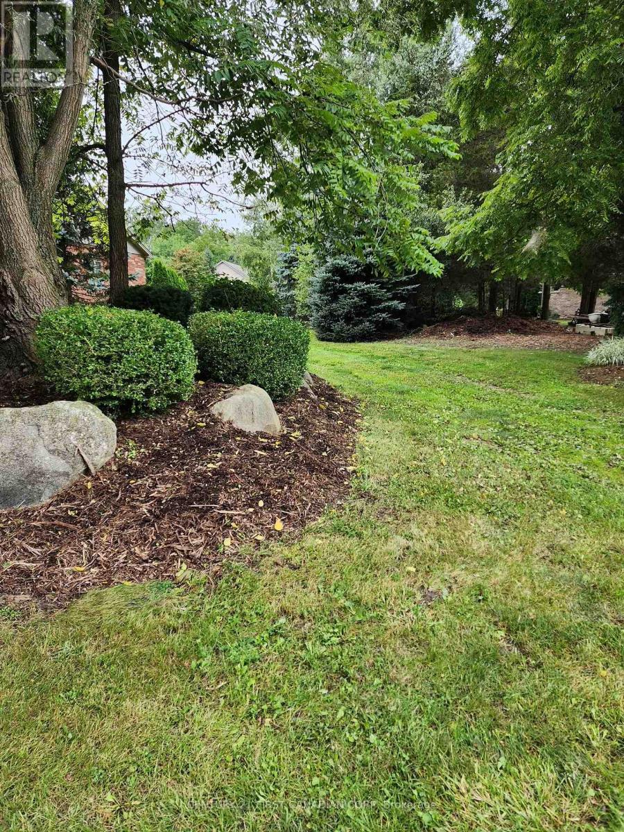 10137 Merrywood Drive, Lambton Shores, Ontario  N0M 1T0 - Photo 7 - X12830072