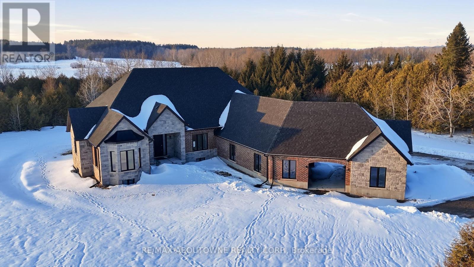 9042 Sideroad 10, Erin, Ontario  L7J 2L8 - Photo 1 - X12826974