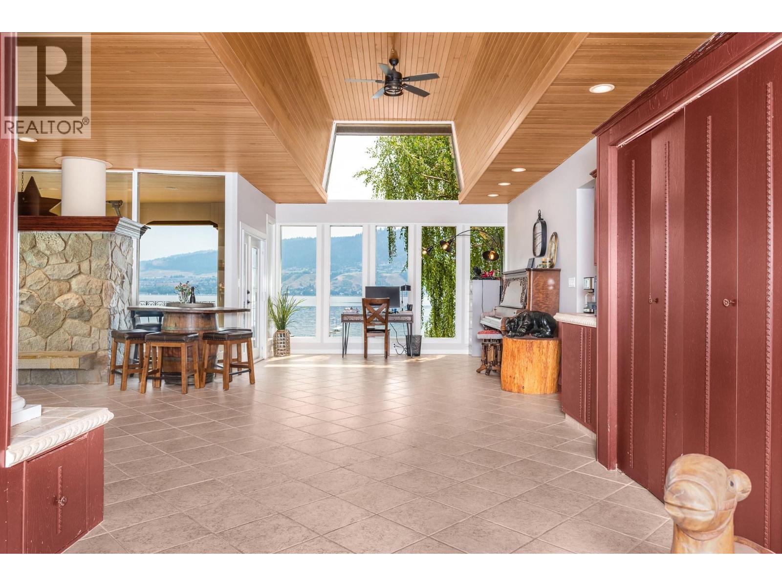 8180 Tronson Road, Vernon, British Columbia  V1H 1C8 - Photo 8 - 10376203