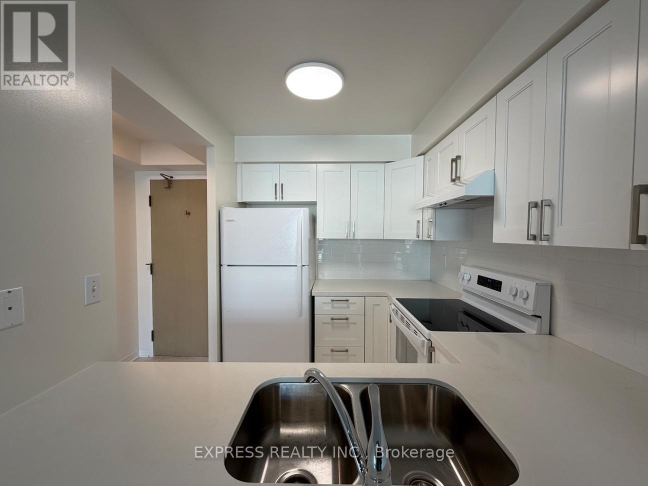 718 - 942 YONGE STREET, Toronto, Ontario